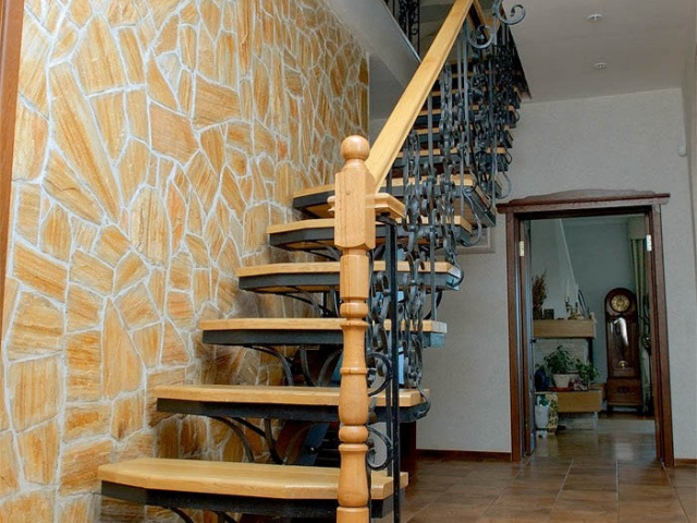 Отделка лестницы ламинатом: деревянной, металлической и бетонной