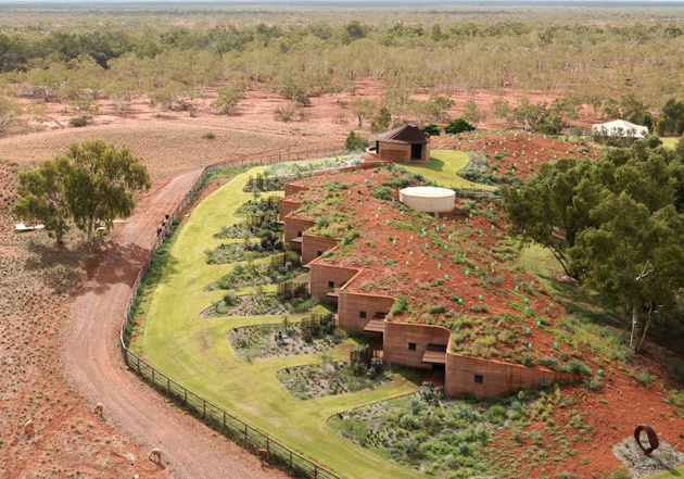2 rammed earth wall creates thermal mass semi buried houses thumb 630xauto 59822 Semi buried Houses in Australia: Rammed Earth Wall by Luigi Rosseli Architects